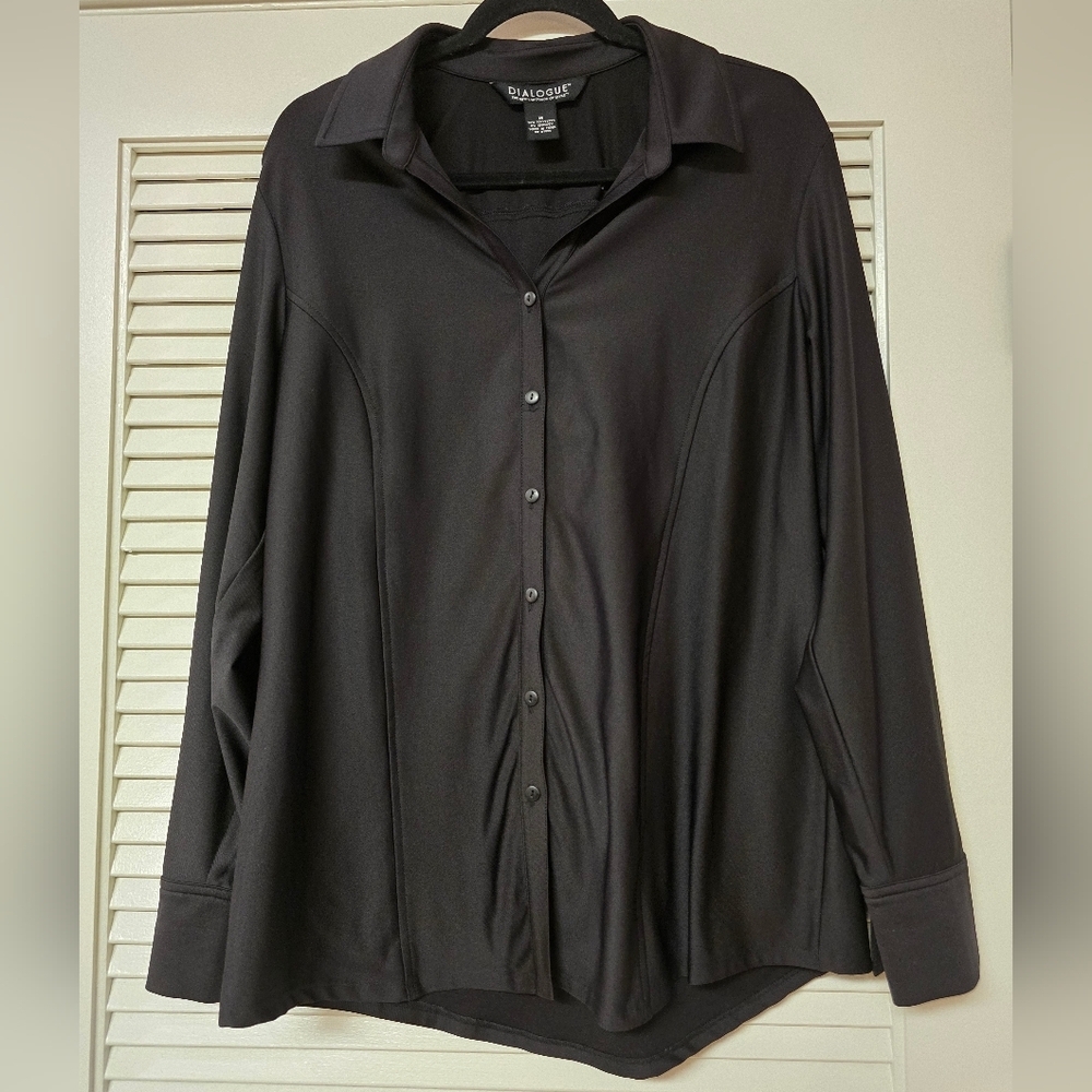 Dialogue - Black Long-Sleeve V-Neck Button Top